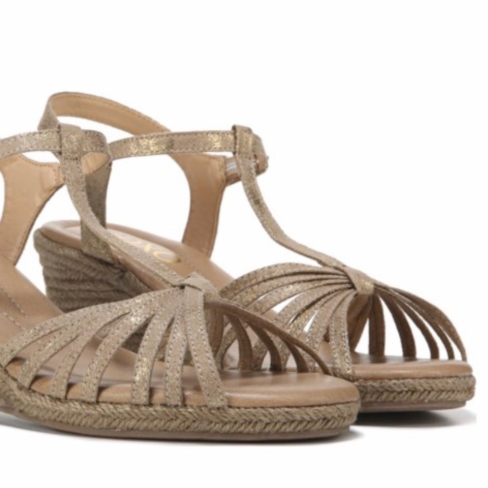 🆕 XOXO Syracuse Gold Wedge Sandals